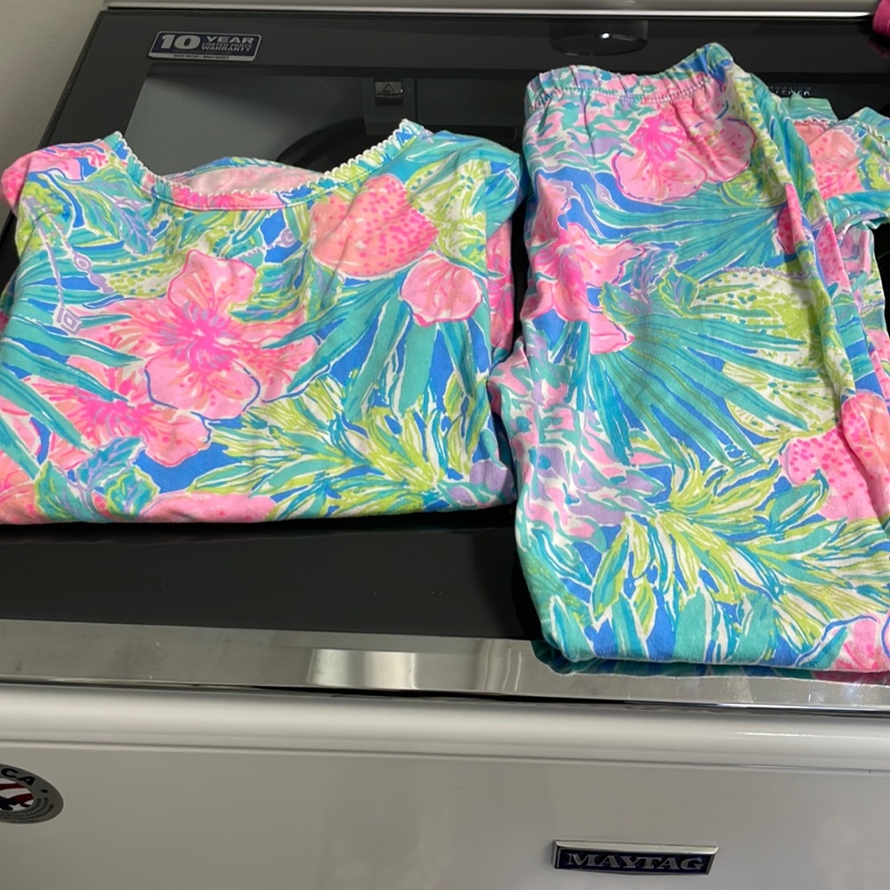 VGUC Lilly Pulitzer girl’s pajamas size 10